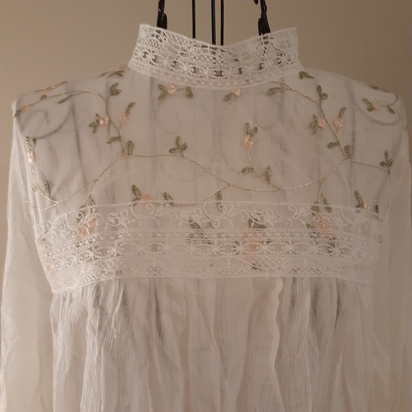 New Victorian embroidered blouse - Picture 4 of 10
